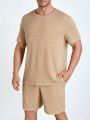 SHEIN Extended Sizes Men Plus Solid Tee & Shorts