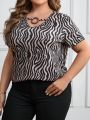 EMERY ROSE Plus Size Zebra Printed T-shirt With Circular Ornament