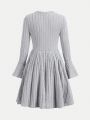 SHEIN Kids EVRYDAY Girls' Ribbed Knit Solid Color Bell-sleeve Dress 2pcs/set