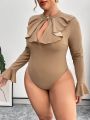 SHEIN Privé Plus Size Women's Ruffle Sleeve & Keyhole Collar Bodysuit