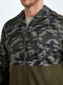 SHEIN Extended Sizes Men Plus Camo Print Zip Up Hoodie