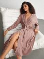 SHEIN Leisure Contrast Binding Belted Lounge Robe