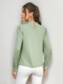 SHEIN Privé Keyhole Neck Solid Color Top