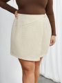 SHEIN Privé Plus Size Women's Solid Color Mini Skirt