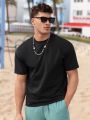 Manfinity Chillmode Men's Knitted Casual Short Sleeve T-Shirt